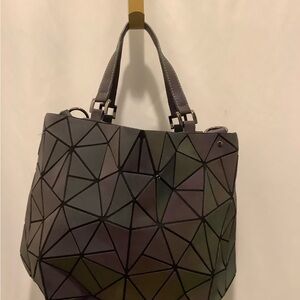 Women’s Geometric Tote Bag in Iridescent Gray